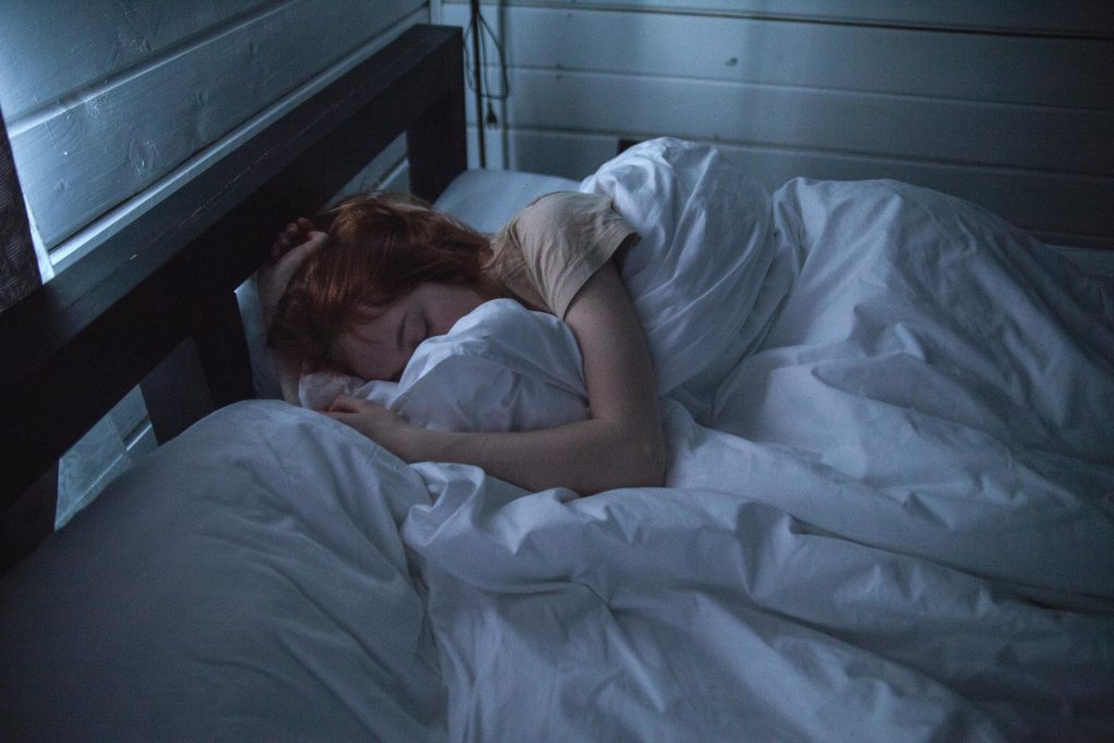 El consum de porros pot comportar alguns problemes per dormir